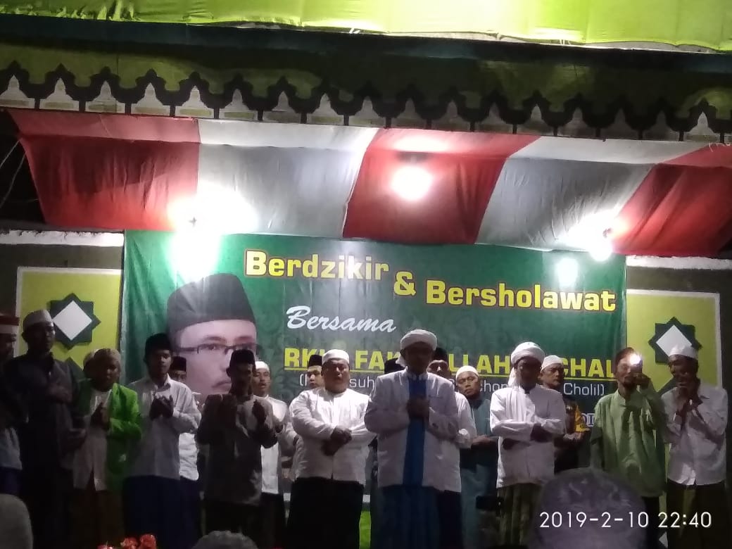 RKH Fakhrillah Aschal Isi Dzikir dan Sholawat di Kuala Mandor B