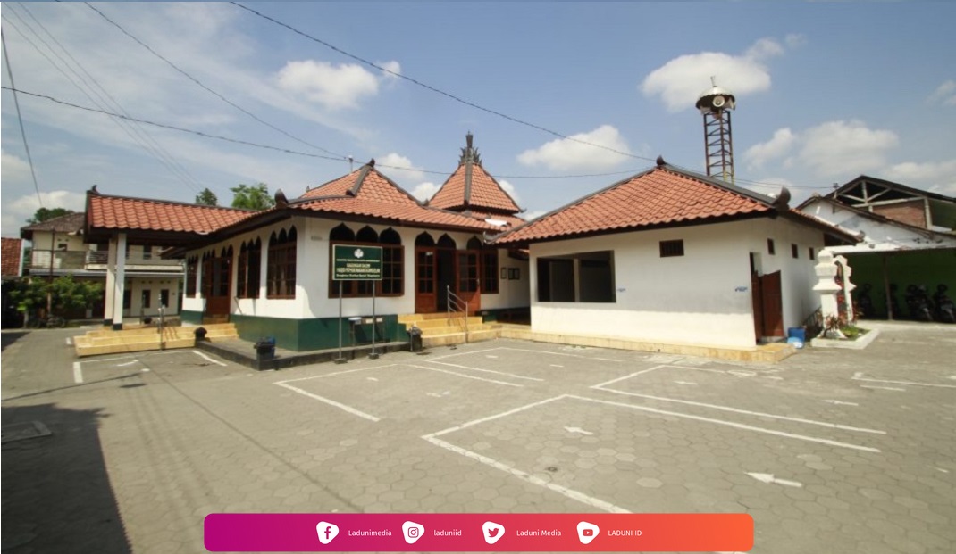 Ziarah di Makam KH. Tolchah Mansoer, Pelopor Berdirinya IPNU