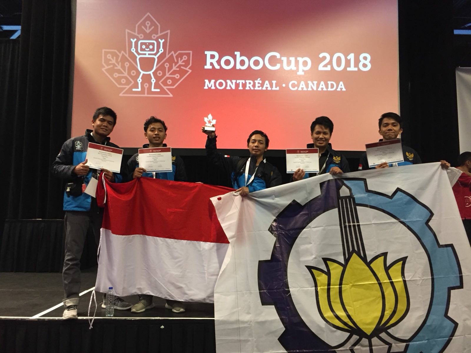 Tim Robot ITS Surabaya Sabet 4 Penghargaan Robocup 2018 di Canada