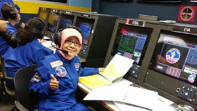 Fitri Guru SD yang Menjadi Astronot