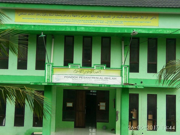 Pesantren al-Ishlah Gresik