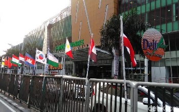 Sungguh Malang, Bendera Negara Peserta AG 2018 Pakai Bambu Belah