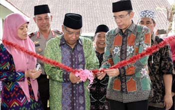 Ketum PBNU dan TGB Zainul Majdi Resmikan Gedung Laboratorium Gizi UNU NTB