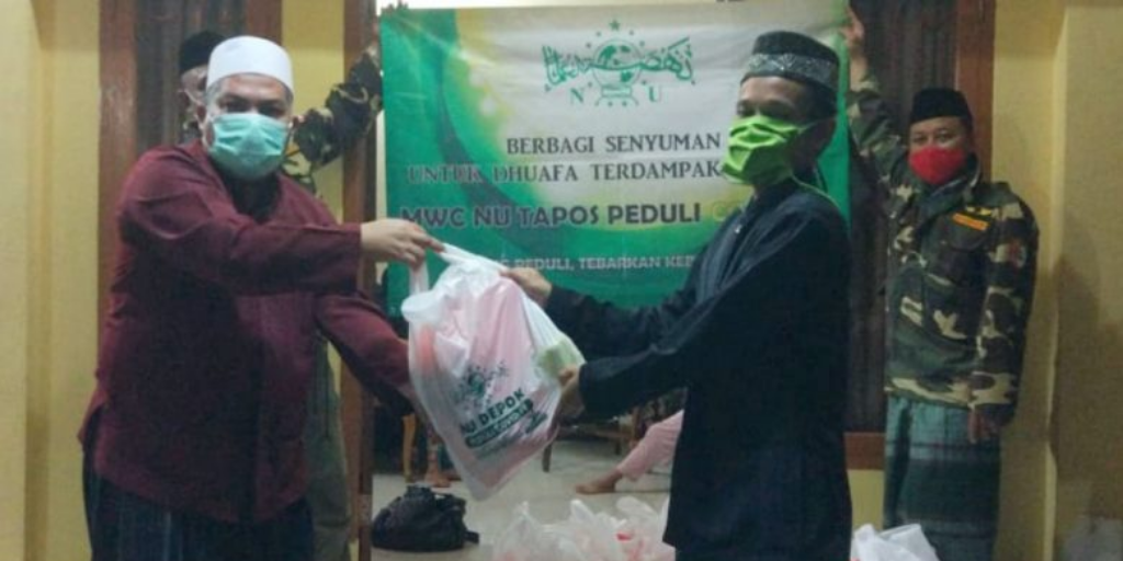 Peduli Terhadap Masyarakat Kurang Mampu, NU Tapos Berikan Bantuan Sembako