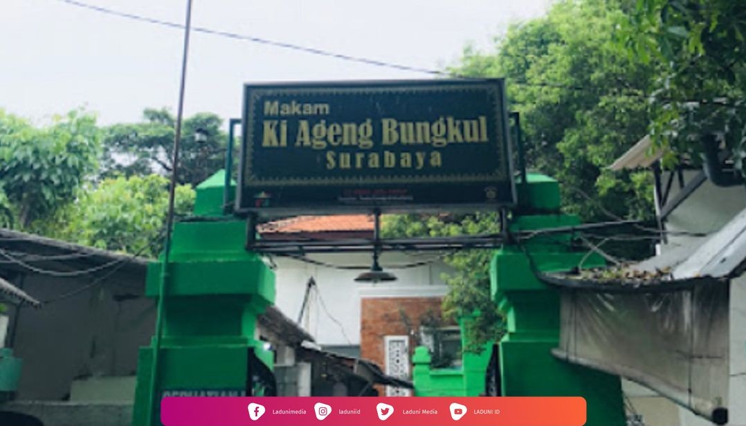 Ziarah di Makam Sunan Bungkul, Waliyullah dari Surabaya