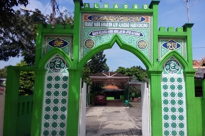 Lintas Ziarah dan Bertawassul di Makam Habib Munzir Jakarta