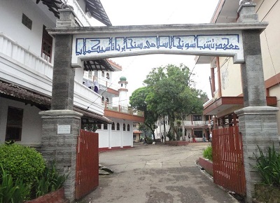Wisata Rohani dan Bertafakkur Makam KH Ilyas Ruhiyat Tasikmalaya