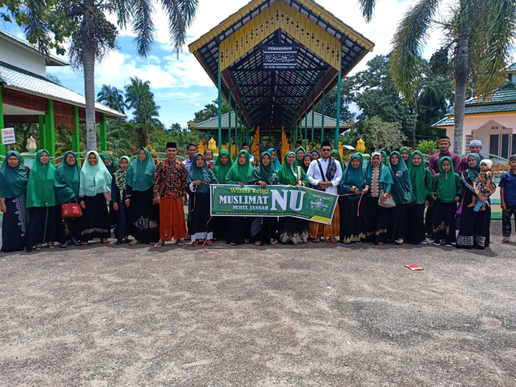 Muslimat Parit Pelita Gelar Ziarah Makam Ulama Sambut Bulan Ramadhan