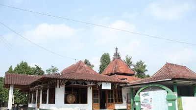 Ziarah di Makam KH. Abdul Qodir, Masyayikh Pesantren Al-Munawwir Krapyak