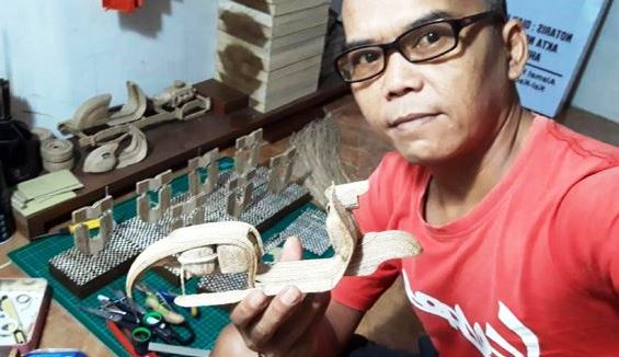 Tak Disangka, Kreativitas Pria Ini Mampu Ubah Pelepah Pisang Jadi Dolar