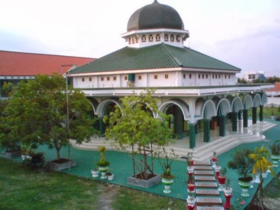 Pesantren Darul Mustaghisin Lamongan