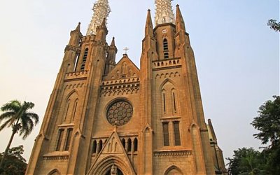 Hukum Mewakafkan Harta Benda untuk Gereja