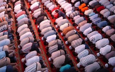 Cara KH. R. As'ad Syamsul Arifin Ketika Ajak Para Preman Untuk Shalat