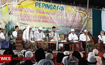 Anjurkan Maulidan Tiap Malam, Gus Mus Sebut Maulid Nabi Bid'ah