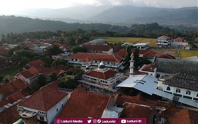 Ziarah di Makam KH. Ma’mun Bakri, Muassis Pesantren Qiroatussab'ah Kudang, Garut