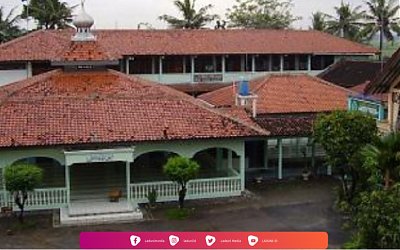 Ziarah di Makam KH. Syamsuri Dahlan, Muasis Pesantren Sirojuth Tholibin Brabo