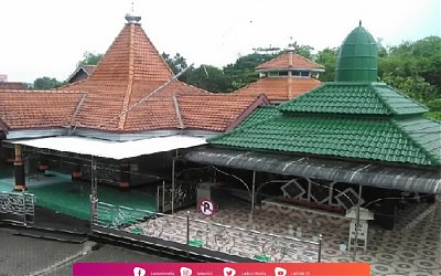 Ziarah di Makam KH. Ali Mas'ud Sidoarjo, Waliyullah dari Pagerwojo