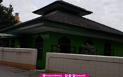 Ziarah di Makam Habib Ali bin Husein Al-Attas (Habib Ali Bungur), Pengasuh Majelis Taklim Al Khairat Jakarta Timur