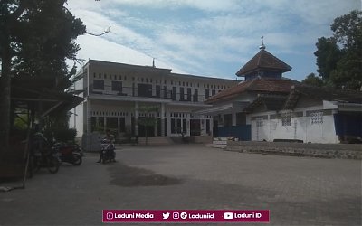 Ziarah di Makam KH. Shodiq Damanhuri, Muasis Pesantren APIS Sanan Gondang Blitar