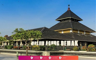 Ziarah di Makam Raden Patah, Sang Pendiri Kesultanan Demak