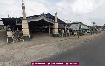 Ziarah di Makam KH. Syamsul Mu'in Cholid, Muasis Pesantren Darul Amien Banyuwangi