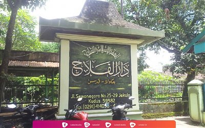 Ziarah di Makam KH. Ahmad Basyir Kudus, Sang Mujiz Dalail Khairat