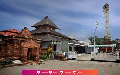 Ziarah di Makam KH. Hasan Besari Ponorogo, Guru dari Segala Guru