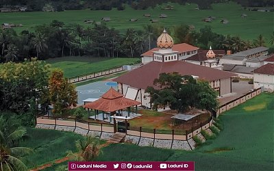 Ziarah di Makam KH. Yusuf Zufri, Pengasuh Pesantren Hasan Jufri Bawean