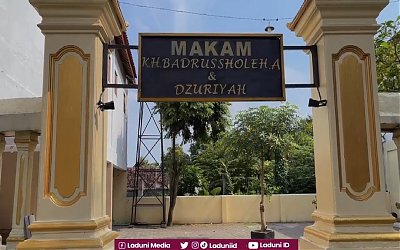 Ziarah KH. Badrus Sholeh Arif, Muasis Pesantren Al Hikmah Kediri