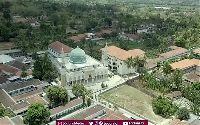 Ziarah di Makam KH. M Ilyas Syarqawi, Muasis Pesantren Annuqayah Sumenep