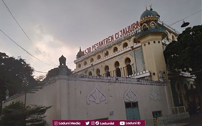 Ziarah di Makam KH. R. Moch Burhan, Muasis Pesantren Margasari Cijawura, Bandung