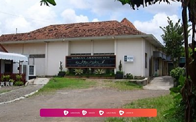 Ziarah di Makam KH. M. Arwani Amin, Sang Penjaga Al-Qur'an dari Kota Kudus