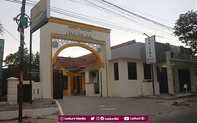 Ziarah di Makam KH. Tubagus Ahmad Hasuri Thohir, Pendiri Pesantren At-Thahiriyah, Kota Serang