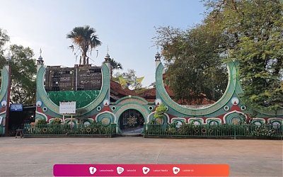 Ziarah di Makam Syekh Quro, Sang Penyebar Islam dari Campa