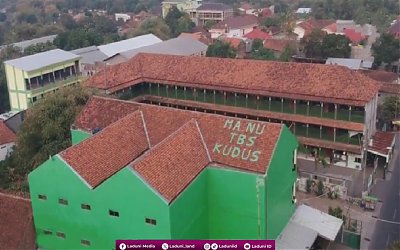Ziarah di Makam KH. Ma'mun Ahmad, Pengasuh Pesantren TBS Kudus