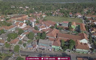 Ziarah di Makam KH. Mustholih Badawi, Pengasuh Pesantren Al-Ihya Ulumadin, Cilacap