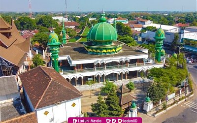Ziarah di Makam Sayyid Abdurrahman Basyaiban (Mbah Sambu), Penyebar Agama Islam di Lasem