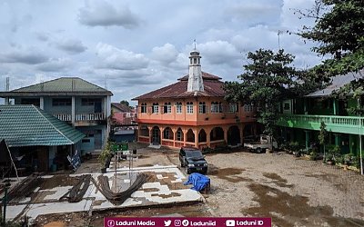 Ziarah di Makam KH. M. Nashrun Thahir, Muasis Pesantren Hidayatullah Martapura