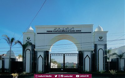 Ziarah di Makam Dr. KH. Moch. Ujang Saefullah, Drs., M.M., Pd., Pendiri Pesantren Riyadhul Jannah Subang