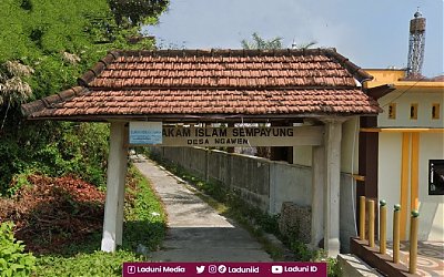 Ziarah di Makam KH. Munawwarah, Muasis Pesantren Al-Munawwarah Gresik