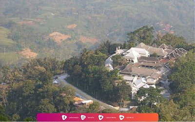 Ziarah di Makam Sunan Muria, Wali Songo Termuda