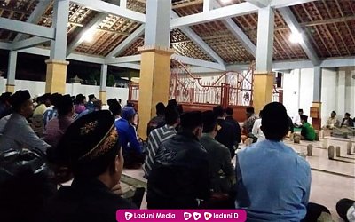 Ziarah di Makam KH. Khozin Bendo (KH. Muhajir), Muassis Pesantren Bendo Kediri