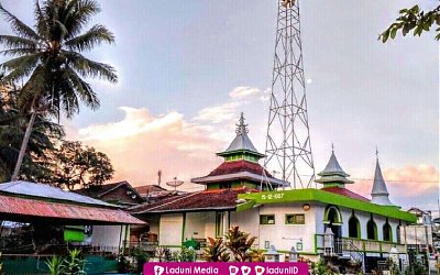 Ziarah di Makam KH. Siraj Payaman, Sang Rama Agung dari Payaman