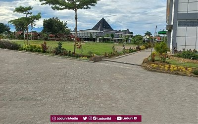 Ziarah Makam KH. Syansuri Badawi, Rektor Universitas Hasyim Asy'ari