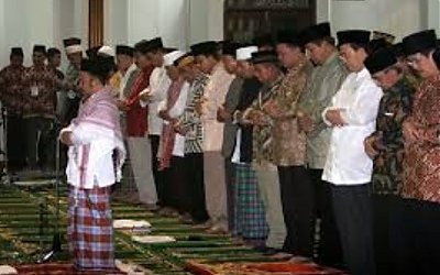 Bagaimanakah sikap Makmum ketika Imam Lupa Rakaatnya?