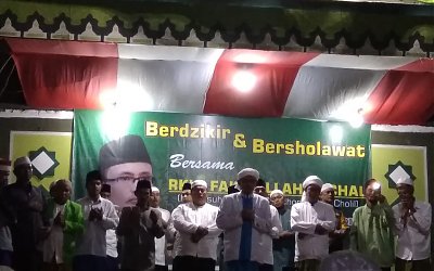 RKH Fakhrillah Aschal Isi Dzikir dan Sholawat di Kuala Mandor B