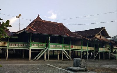 Bersilaturrahmi di Pesantren Sabilul Muttaqin dan Berziarah di Makam Kyai Sholeh Sindon