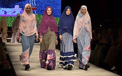 Apa Perbedaan dari Jilbab, Kerudung, dan Busana Muslim?