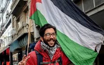Jalan Kaki Menuju Palestina, Aktivis Swedia Ini Mendapatkan Gelar Kehormatan