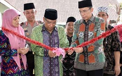 Ketum PBNU dan TGB Zainul Majdi Resmikan Gedung Laboratorium Gizi UNU NTB